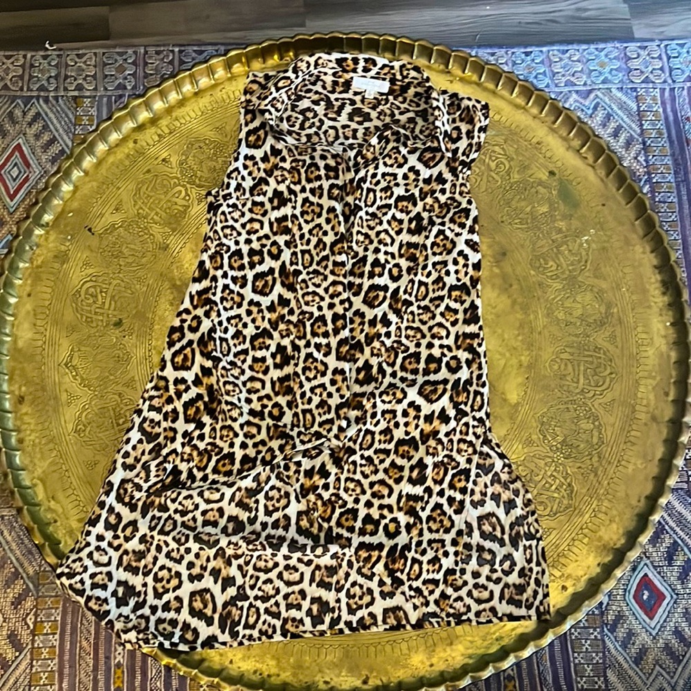 Women’s New Direction leopard print tank top.
